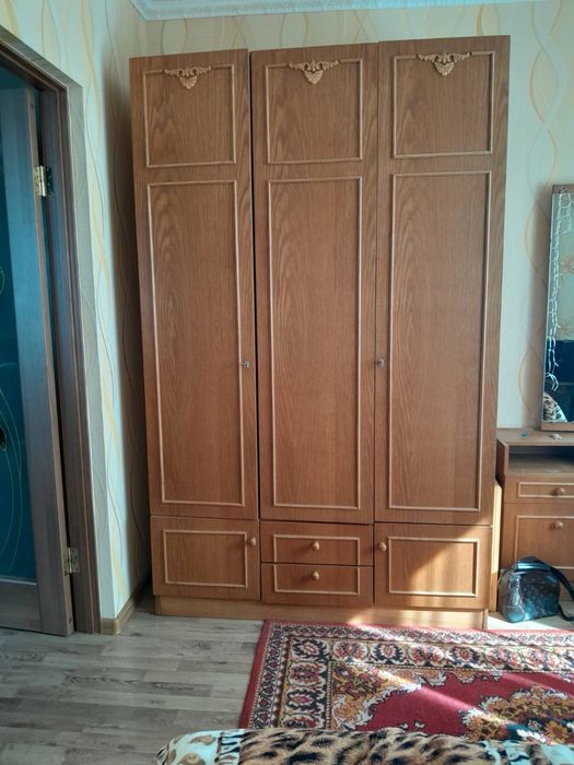 Вмістка 3-х дверна шафа