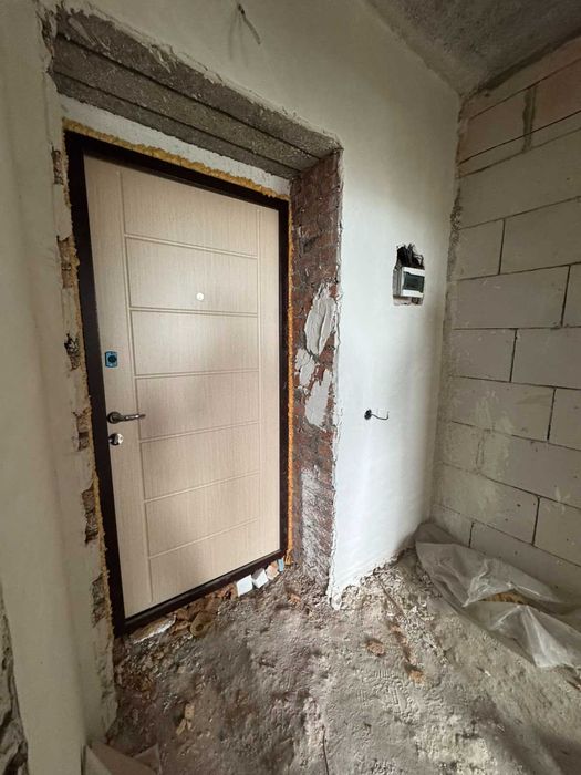 1к, новобудова біля парку і озера , мінімальне оформлення, поверх сер