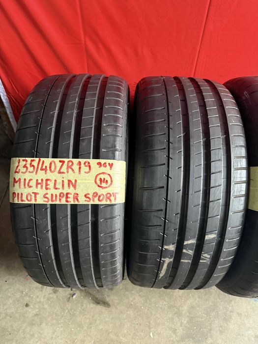 Pneus 235/40/19 + 265/40/19 Michelin completamente Novos