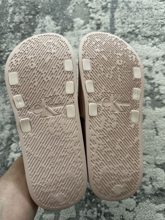 Жіночі шльопанці