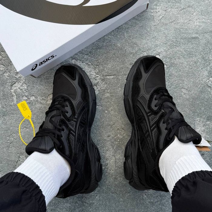 Топові кросівки New Balance Nike Salomon Asics Adidas