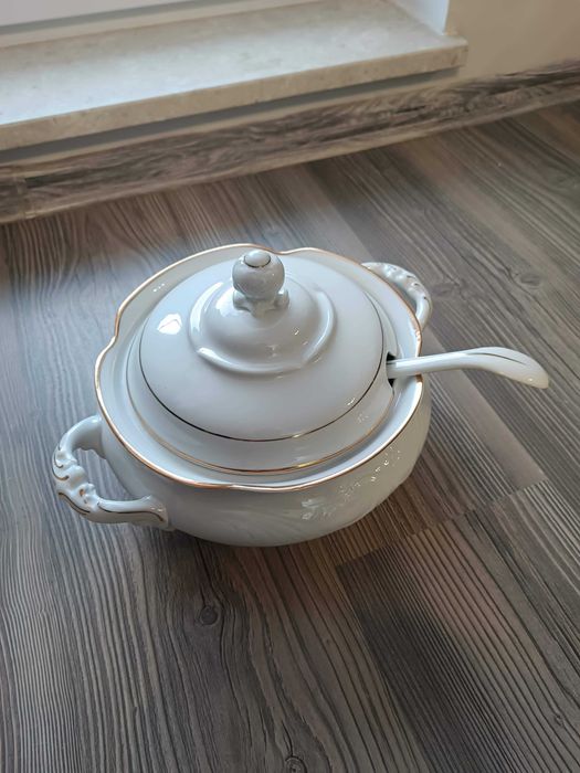 Zabytkowa waza porcelanowa z fabryki Wałbrzych