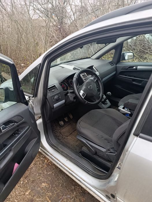 Опель зафіра б на повному ходу