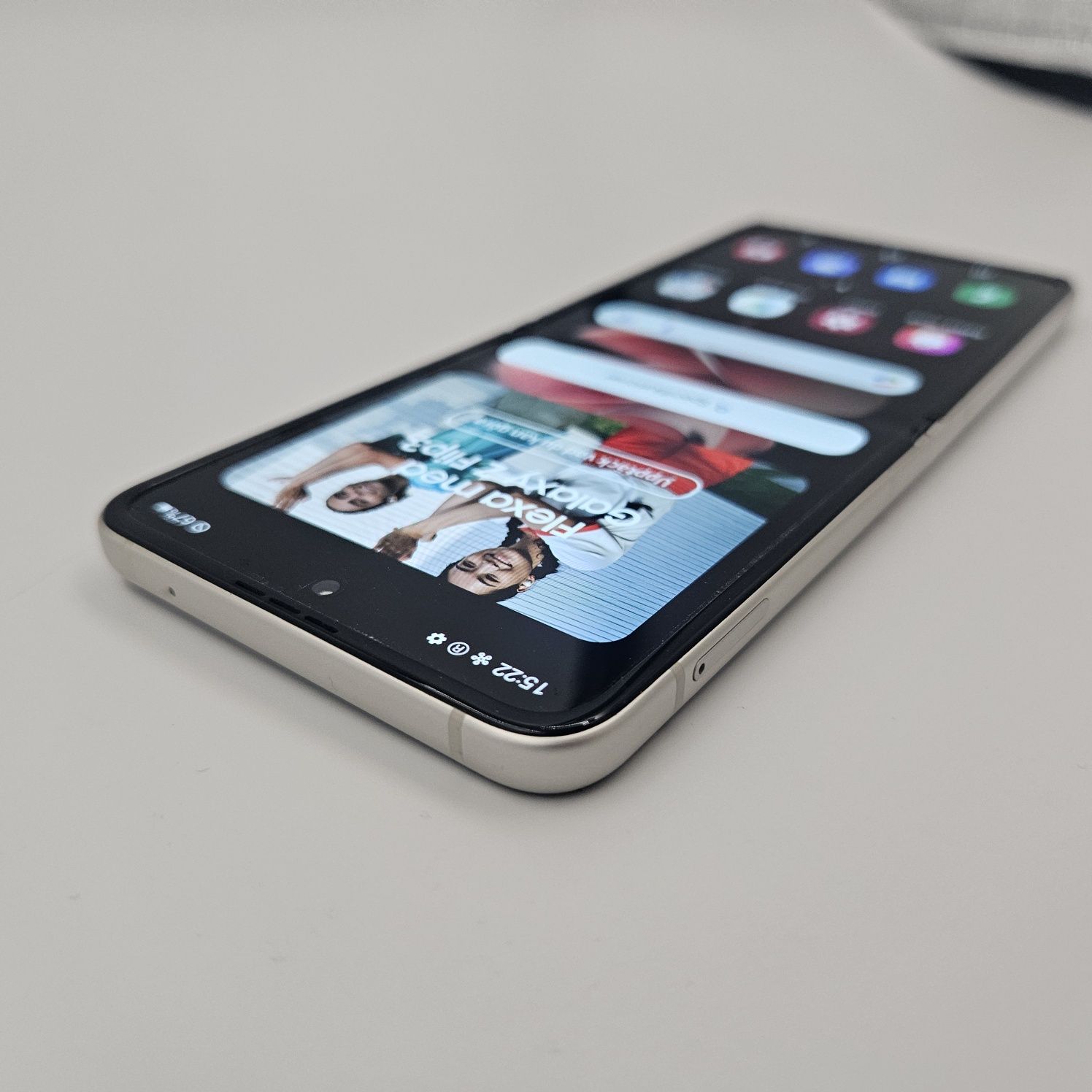 Samsung Galaxy Z Flip3 DEMO 128GB Beżowy | Stan A+ | Wyświetlacz | Wi-