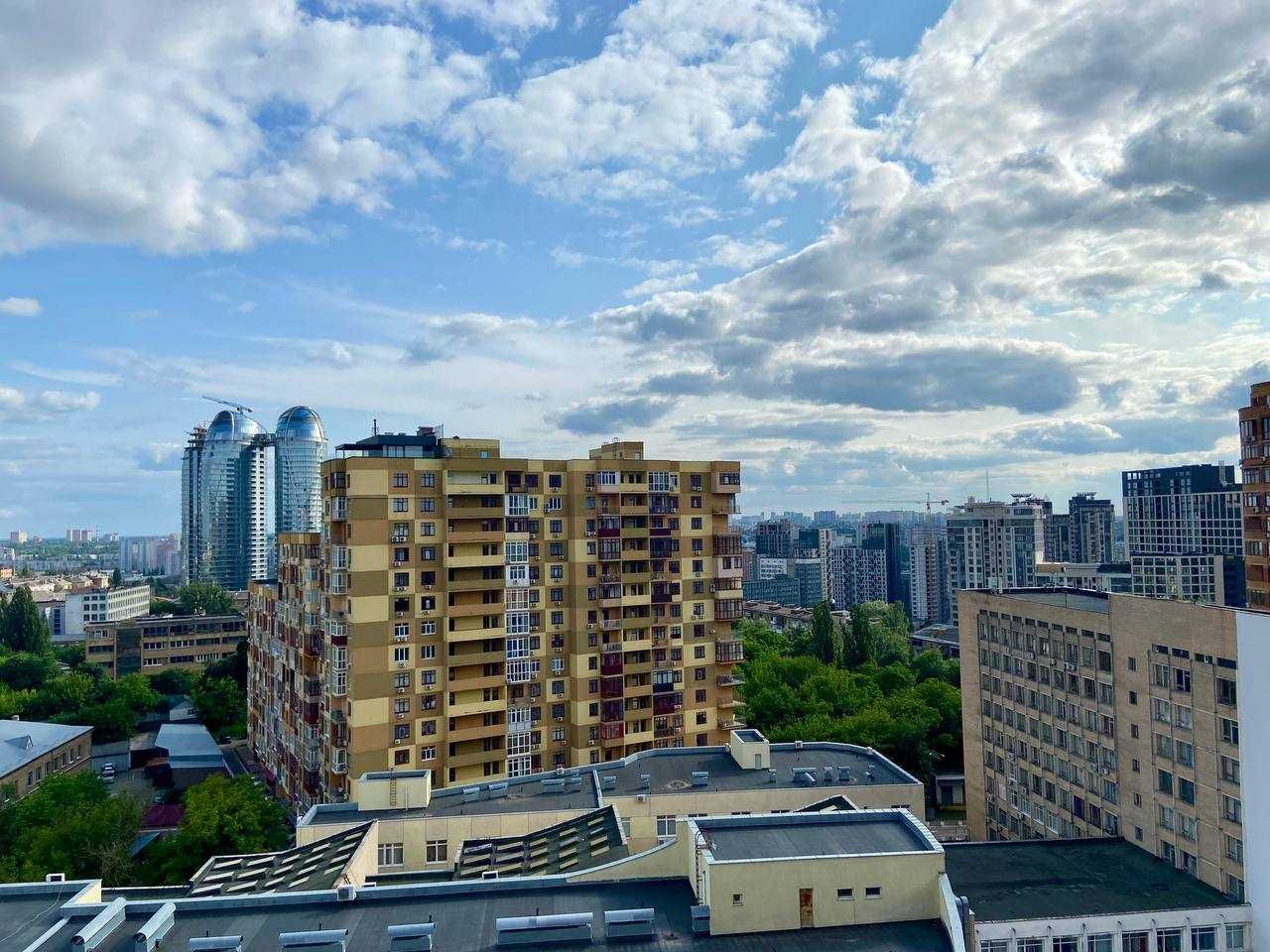 ТЕРМІНОВО! 3 кімн 137м Коновальця Євгена (Щорса) 36б, Юний Орел