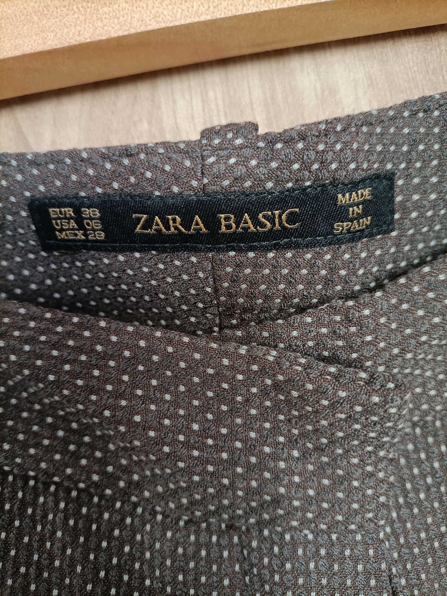 Nowe Eleganckie Brązowe spodnie w kropki na kant M/38 Zara