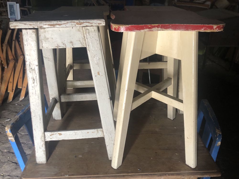 Conjunto mesa cadeira e bancos de taberna