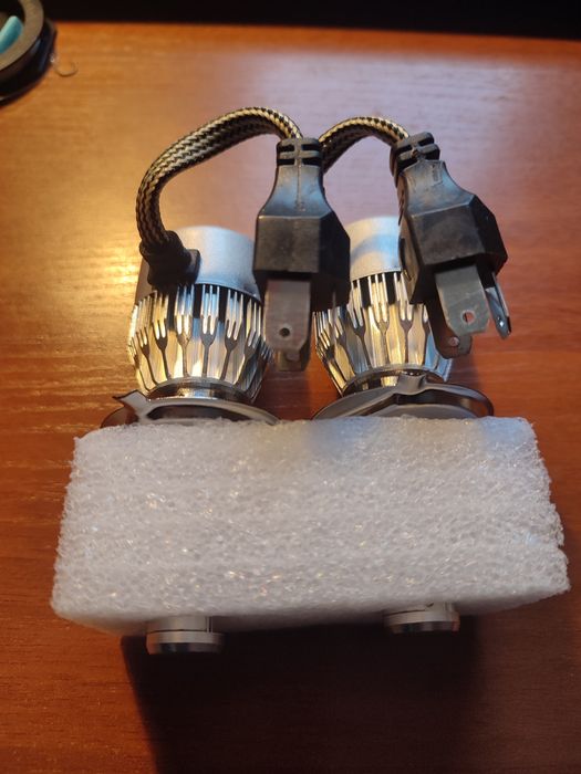 Лампи автомобільні LED з цоколем h4