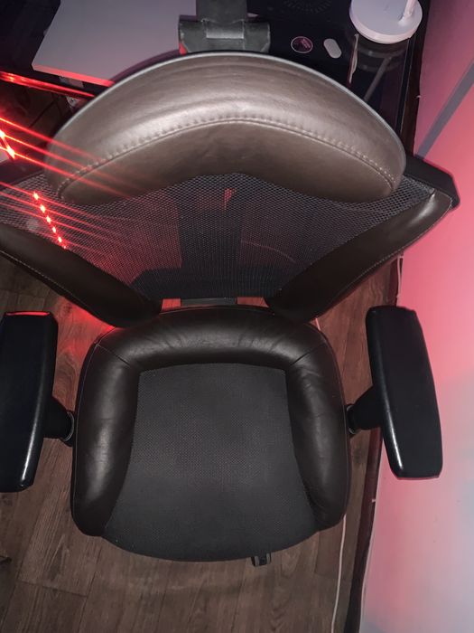 Офісне крісло ціна 3500гр