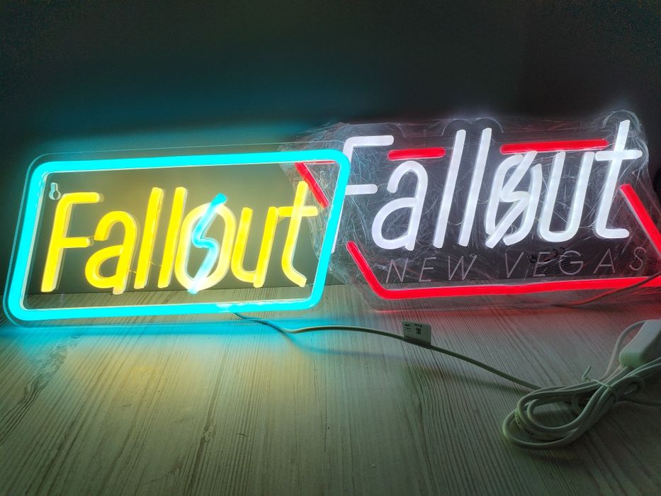 Fallout led вивіска.  Las Vegas
