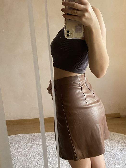 Нова спідниця с розрізами шкіряна на m