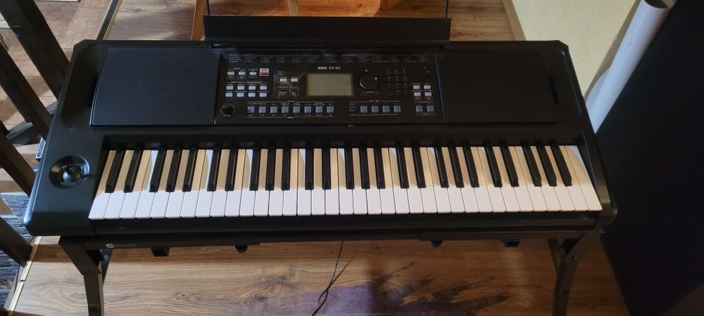 Keyboard KORG EK50 komplet.