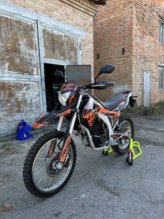 Мотоцикл Loncin LX250GY-3