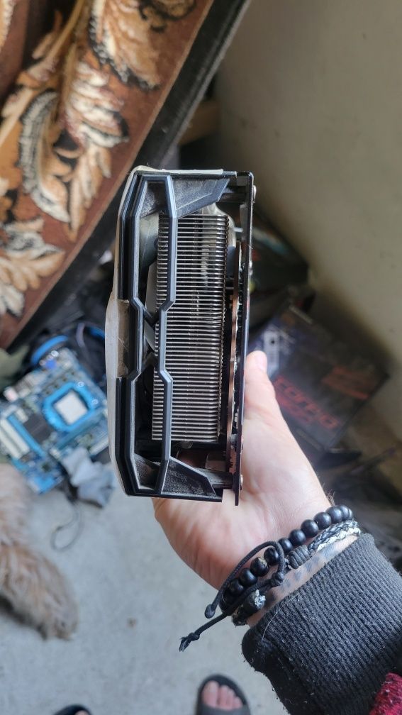 Продам  Radeon RX5600XT