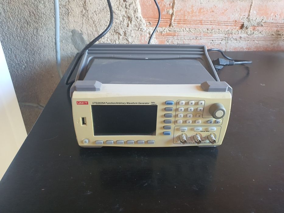 Gerador de funções 2 canais UNI-T