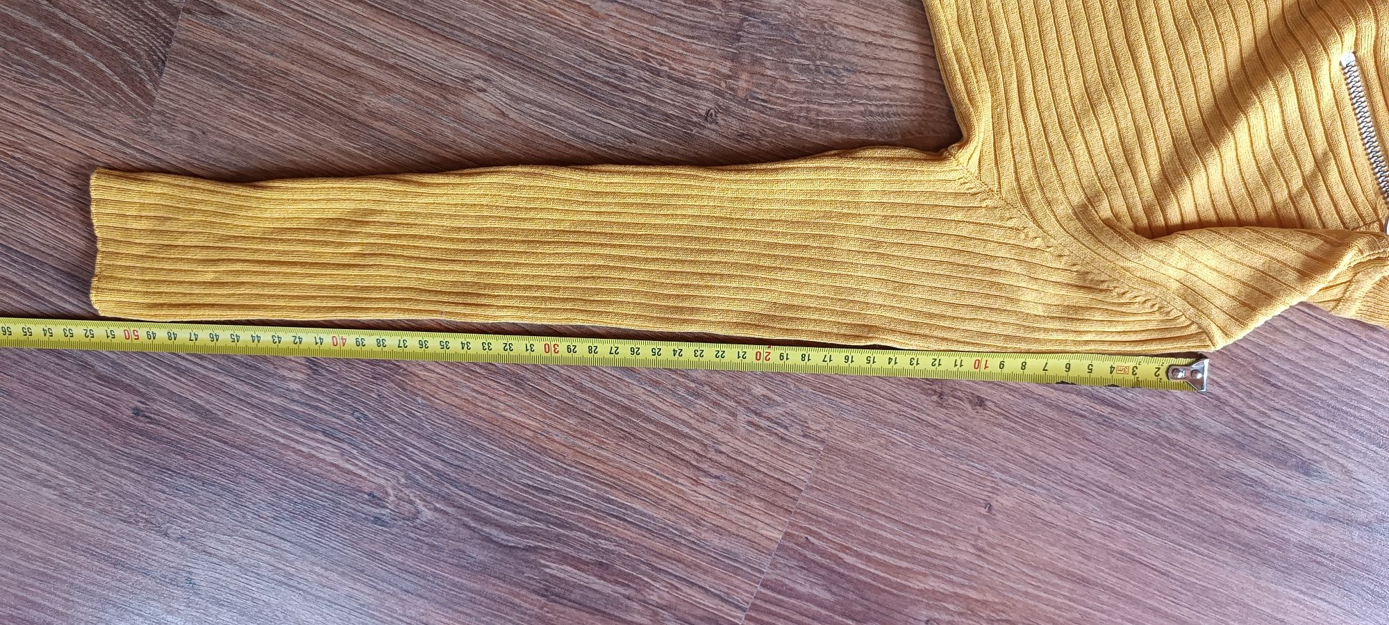 Sweterek z golfem krótki hm 140