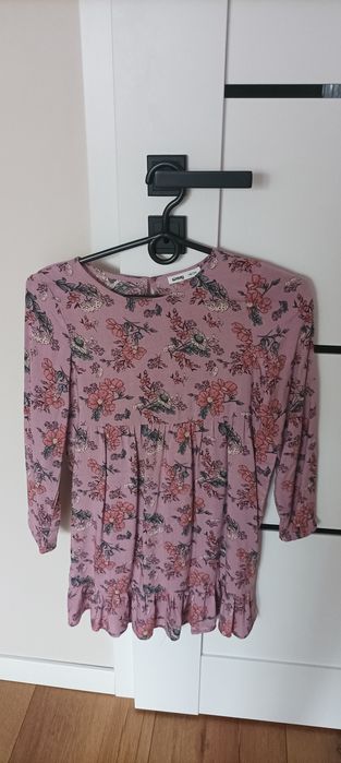 Sukienki czerwona 134 w kwiatki 140