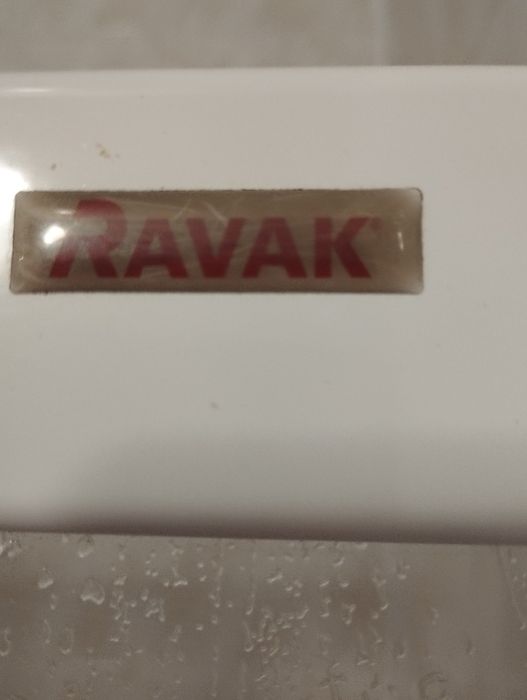 Продам шторку на вану.