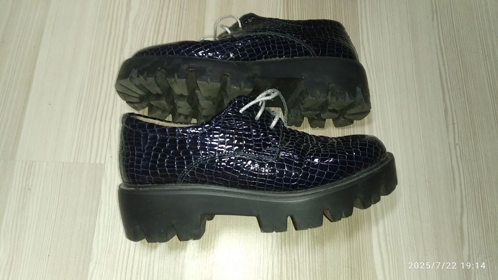 Туфлі полу ботинки осінні шкіряні жіночі 37 р