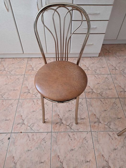 Stół kuchenny i krzesła