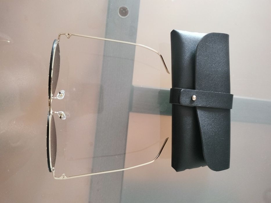 Óculos de sol com dourado