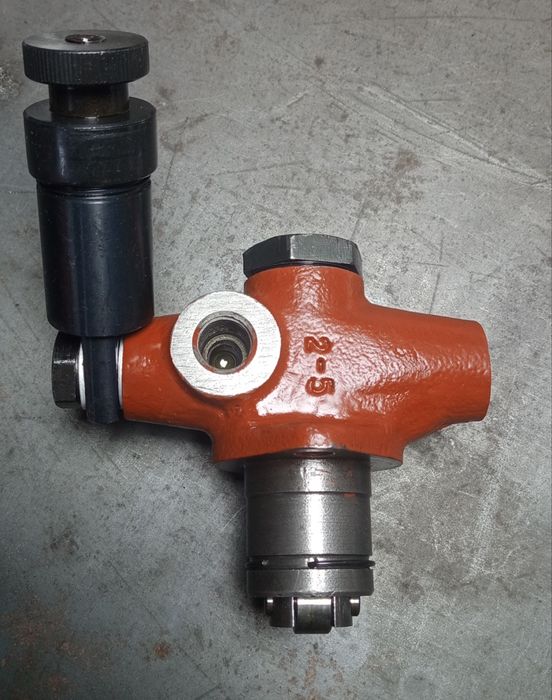 Продам оригінальний насос низького тиску тннд на т-25, т-40, т-150