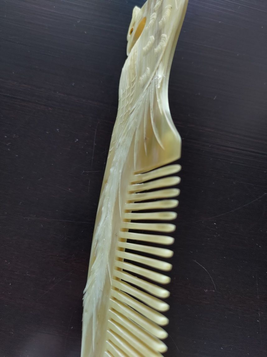 Grzebień rzeźbiony z łabędziem z fakturą 3D