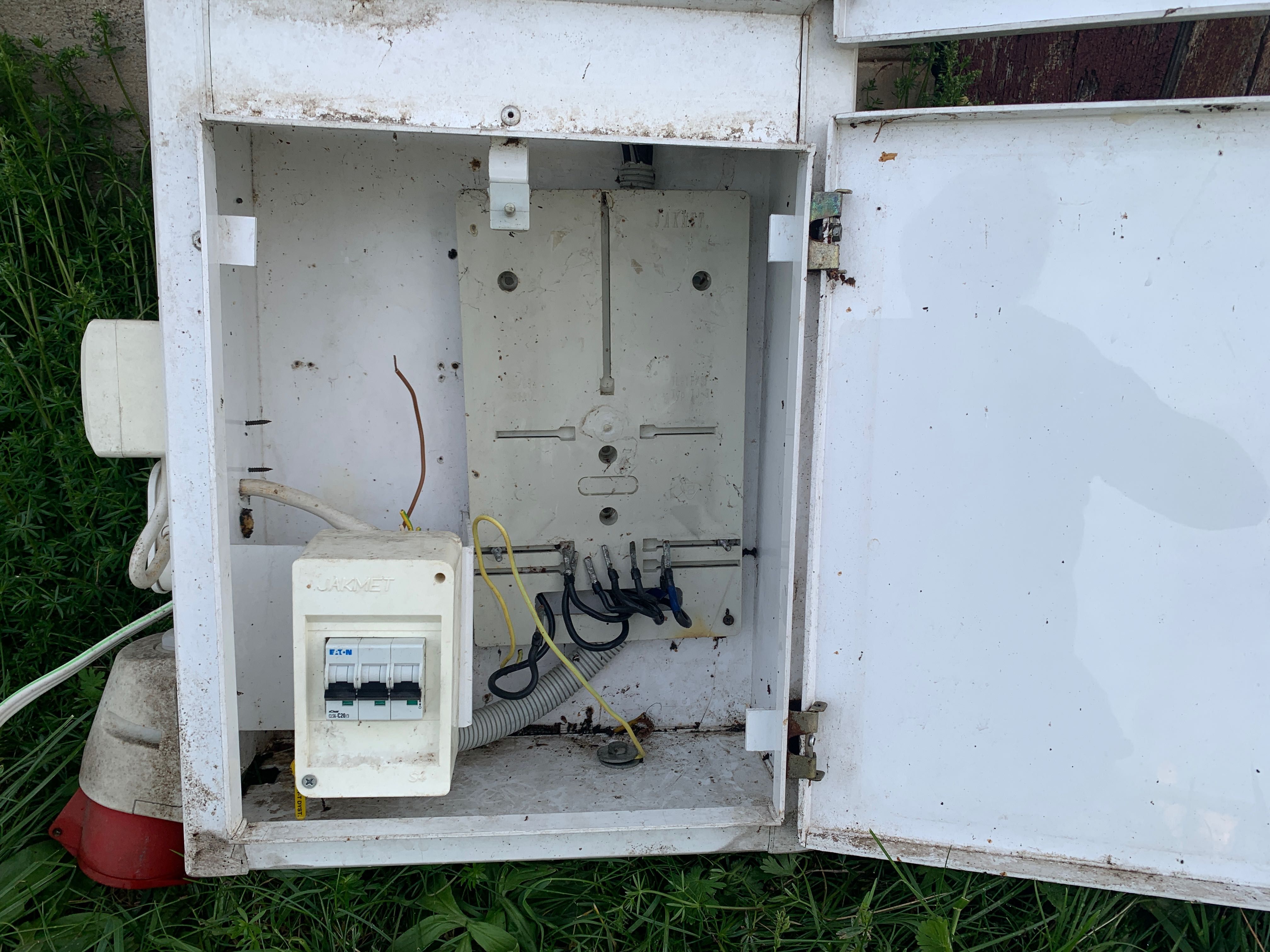 Skrzynka elektryczna na budowę działkę