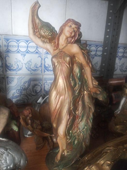 Espetaculares figuras em marfinite