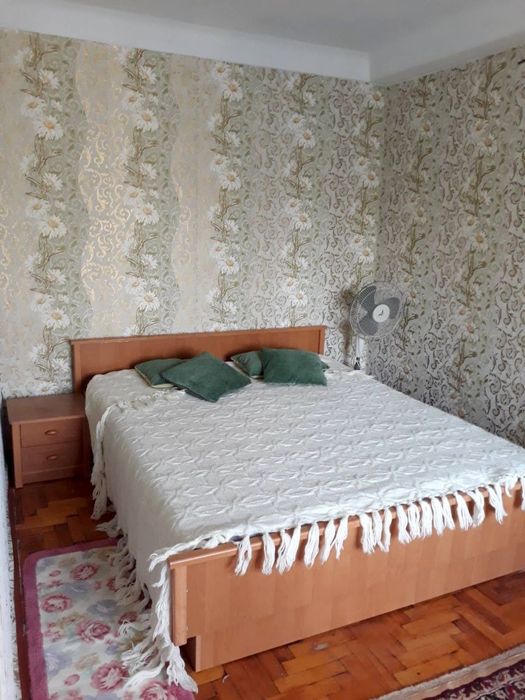 Оренда. 3-х кімнатна квартира в районі зупинки "Центр ДЮТ".