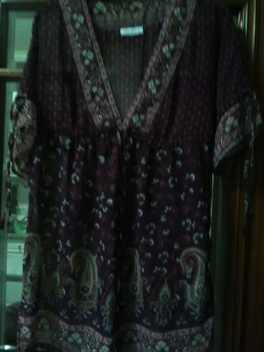 Várias peças de roupa