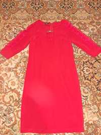 Червона класична сукня