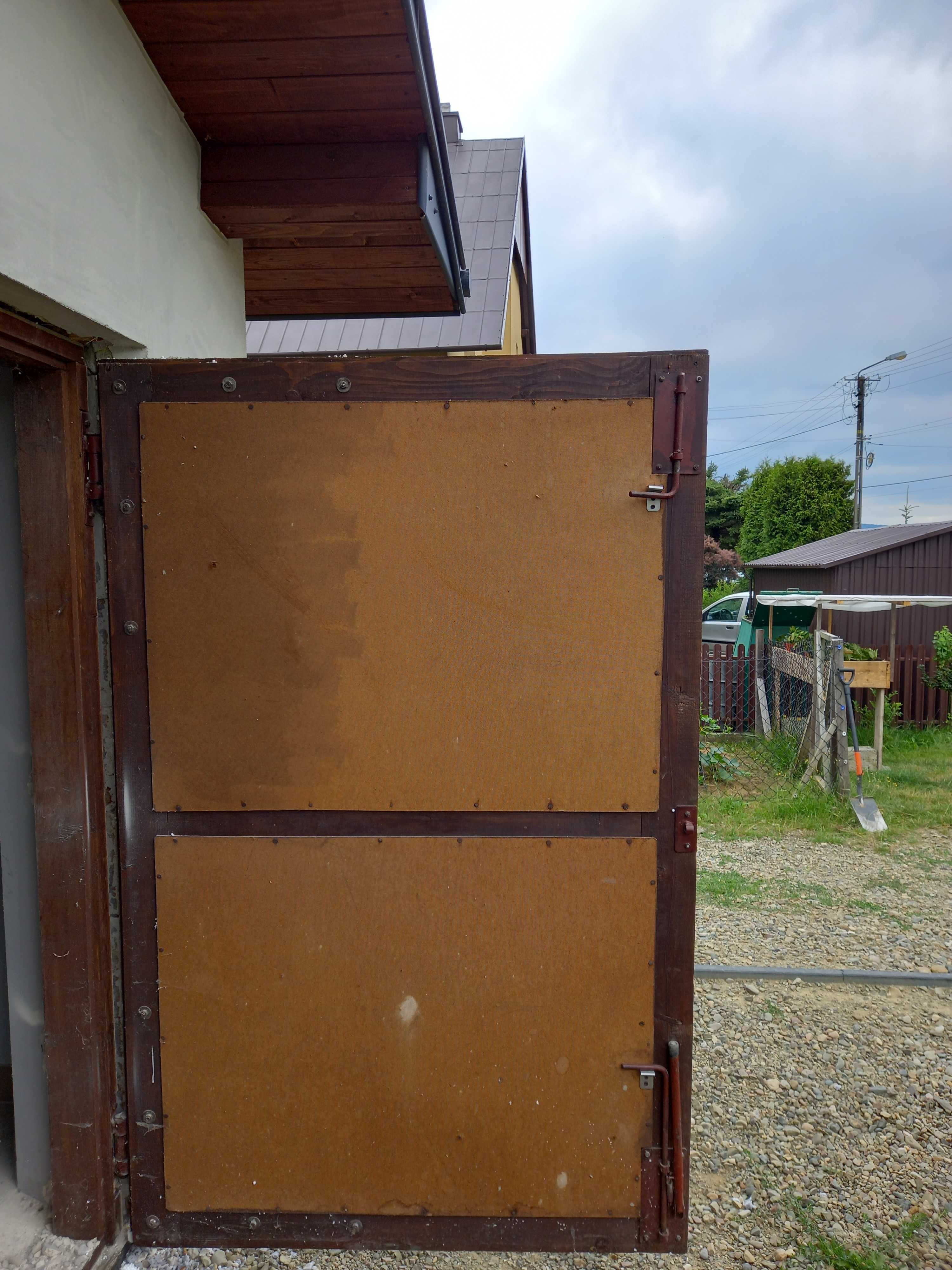 Drzwi garażowe drewniane ocieplone 259x200