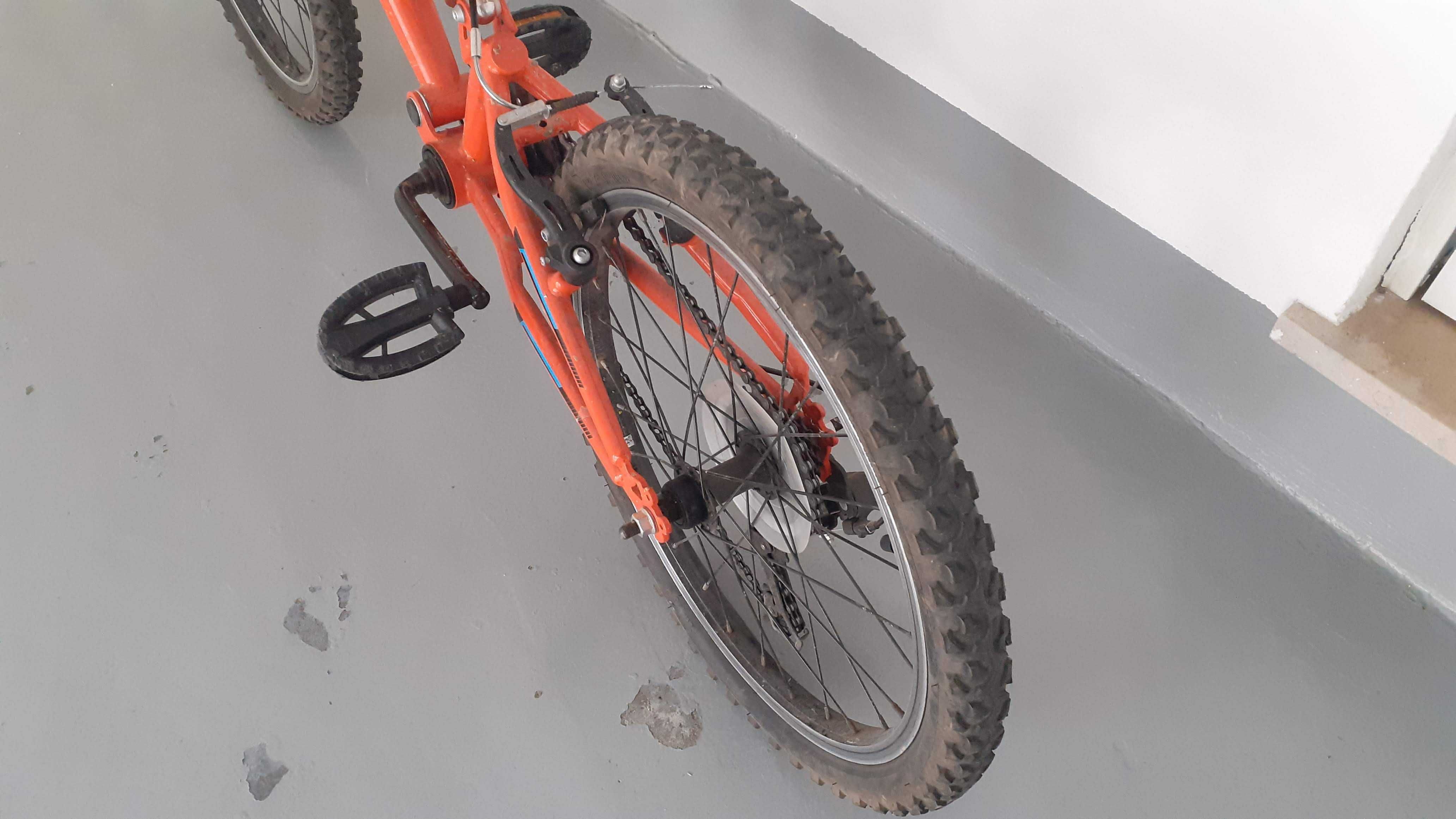 Bicicleta BTT Criança roda 20, com suspensão dupla e 6 mudanças
