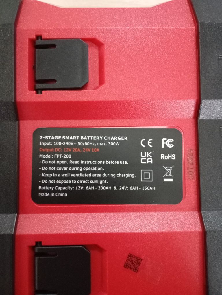 Автомобільний зарядний пристрій FOXSUR (12V/20A-24V/10A)
