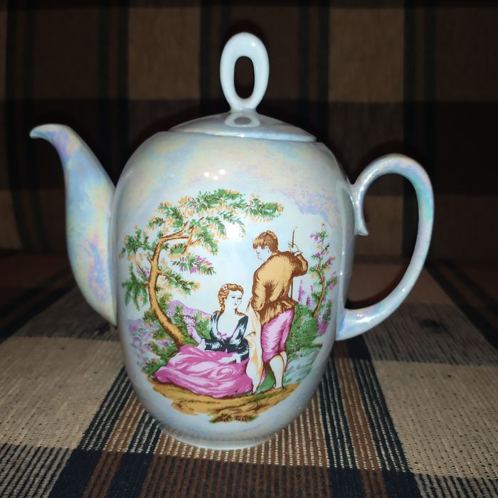 Винтажный заварочный чайник времен СССР

Полтавский фарфоровый завод