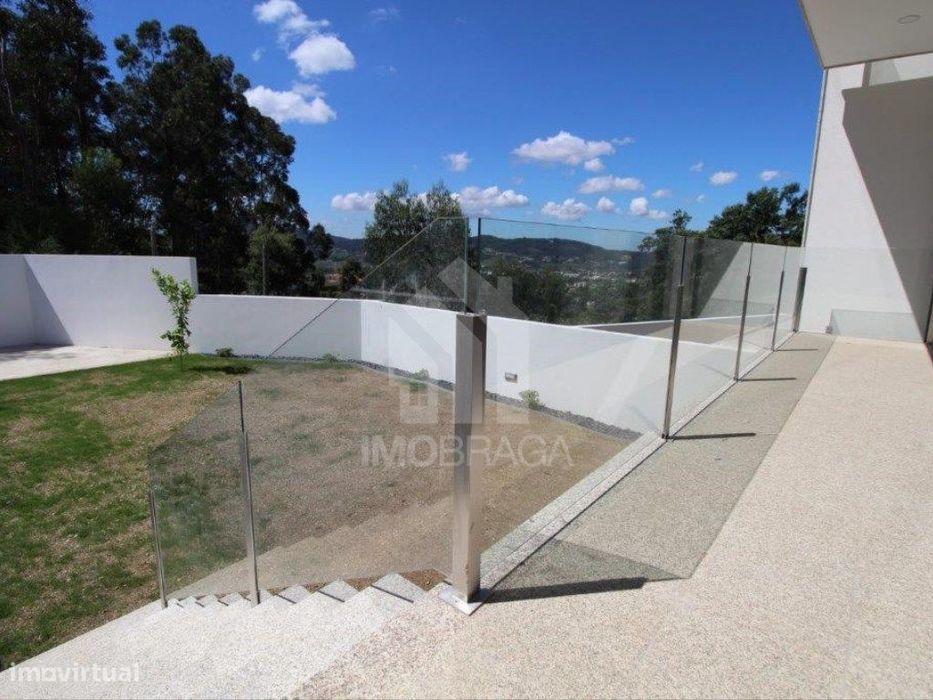 Venda Moradia Banda T3 Nova em Esporões, Braga