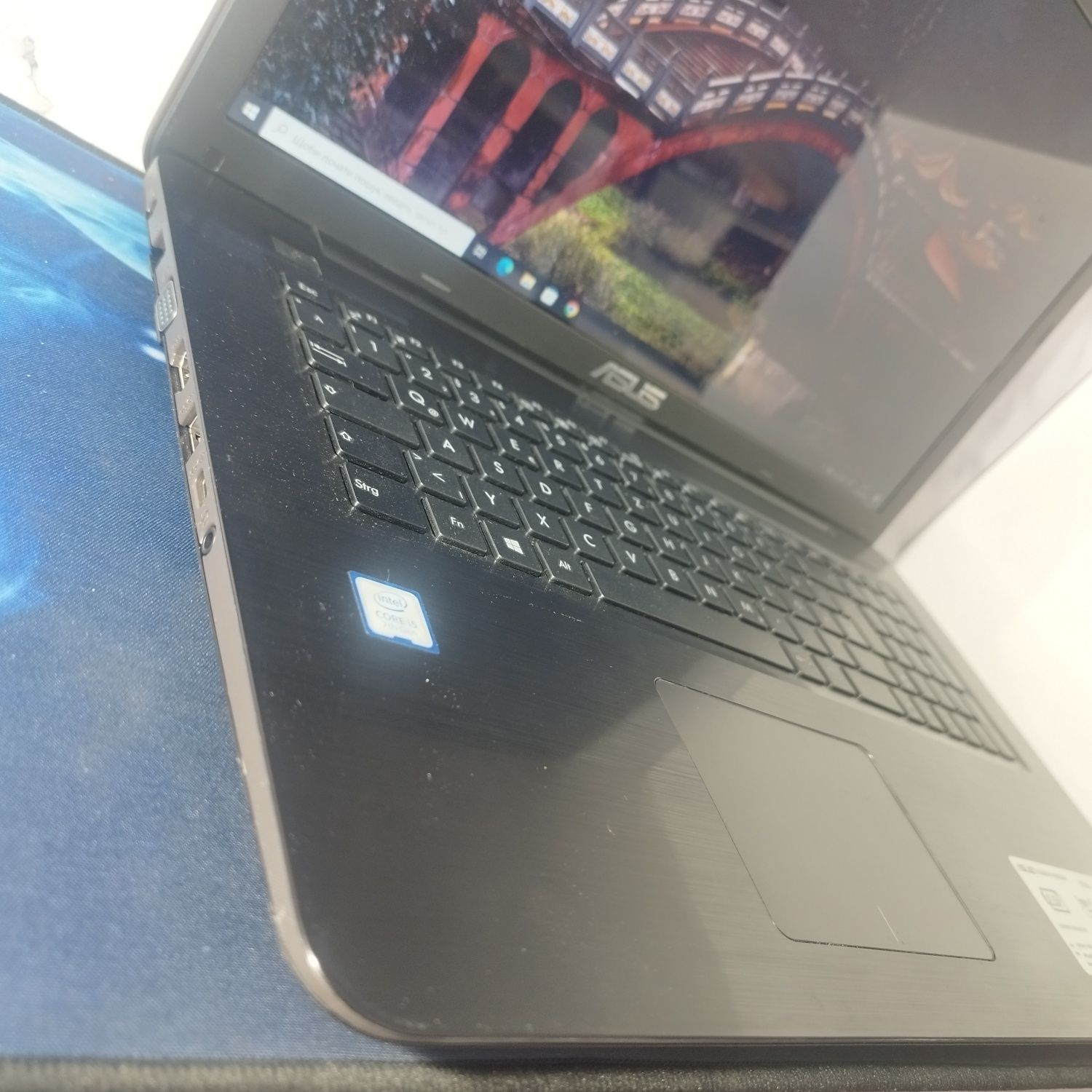 Продам ноутбук Asus X756 i5-7gen 8ram/128ssd