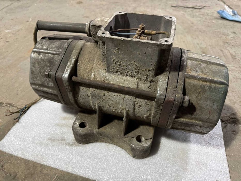 Вібродвигун майданчиковий, двигун ІВ-92А-У2 Б/В (36В)