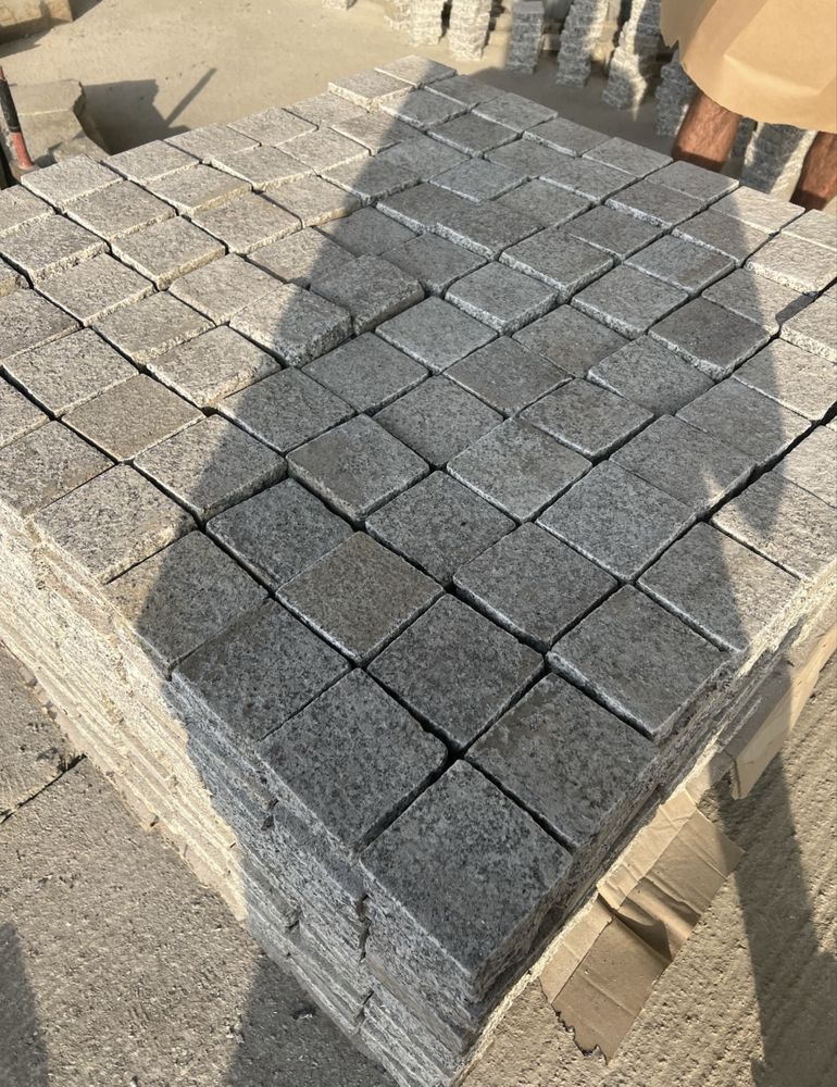 Puzzle granitowe płomieniowane 10x10x3 cm – ponad 20 m² dostępne