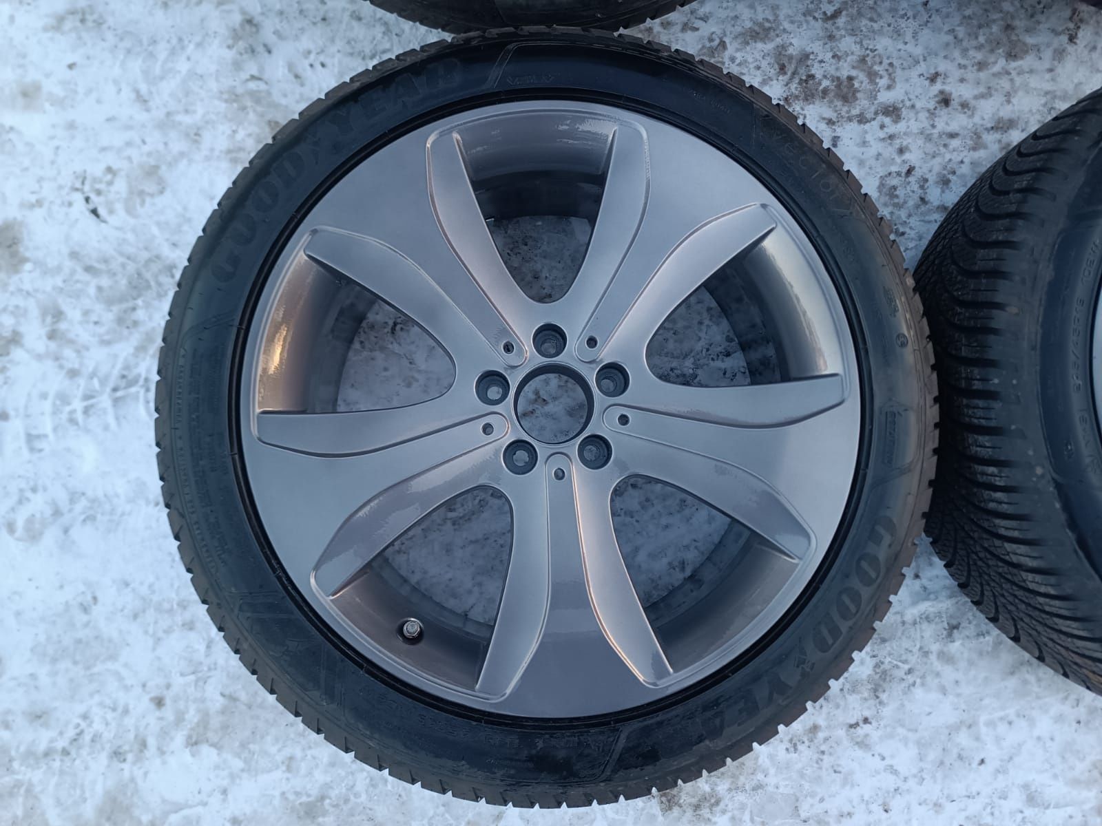 Koła całoroczne 245/45/19 Mercedes Sklasa 5x112 ET36 TPMS bieżnik 8mm