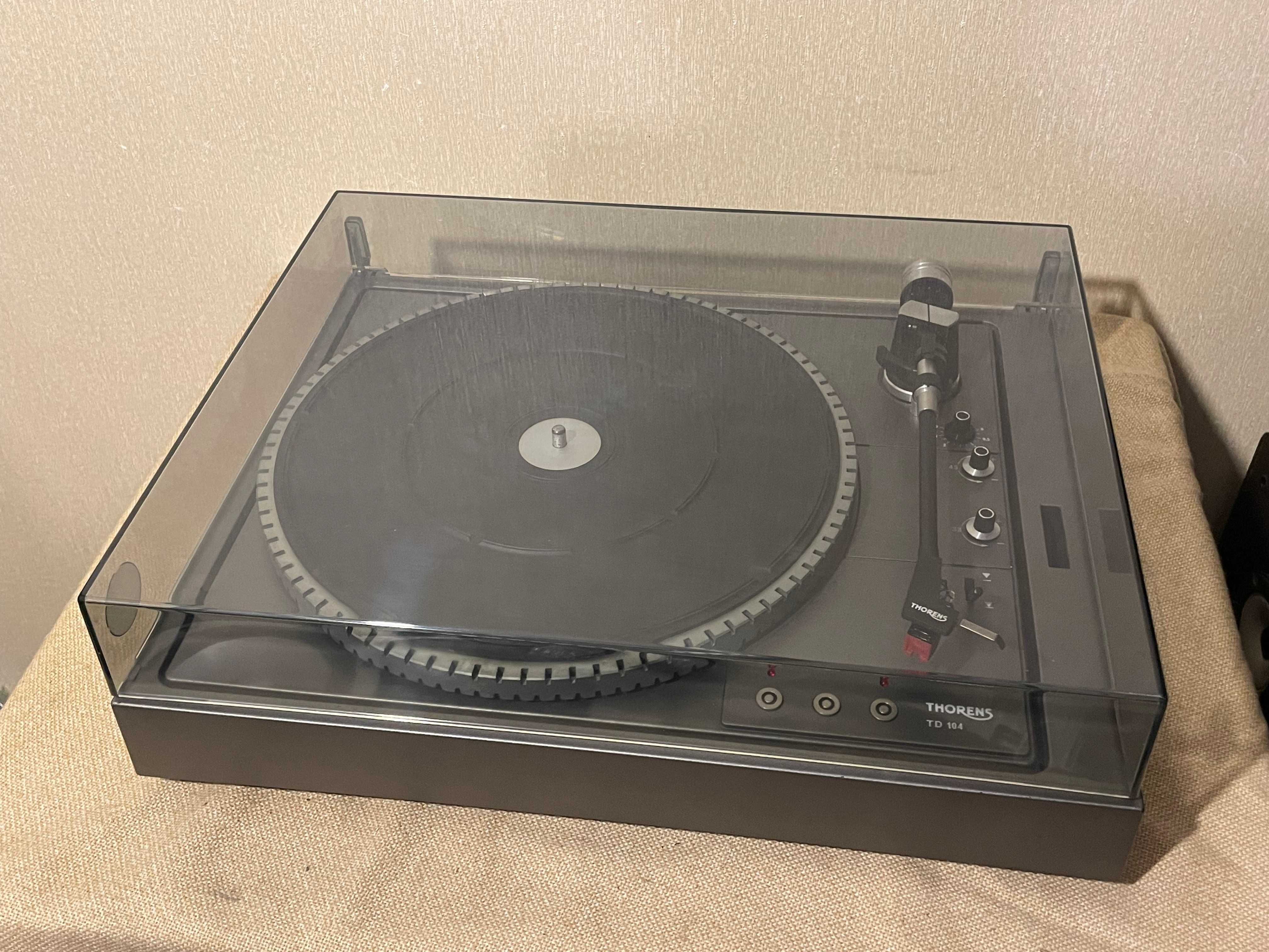 Качественный HI-FI проигрыватель винила THORENS TD-104 (BELT DRIVE)