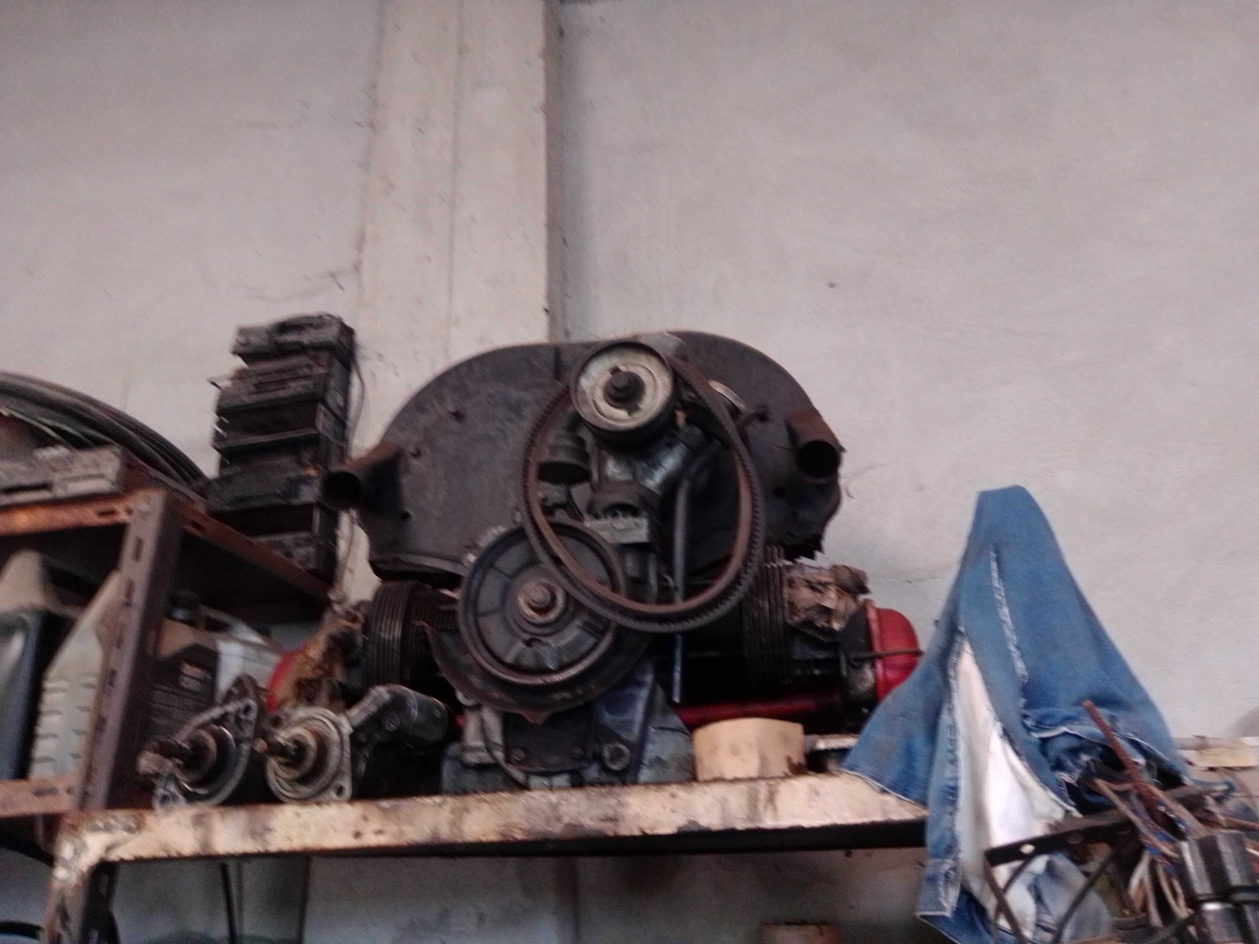 Peças de automóvel antigos