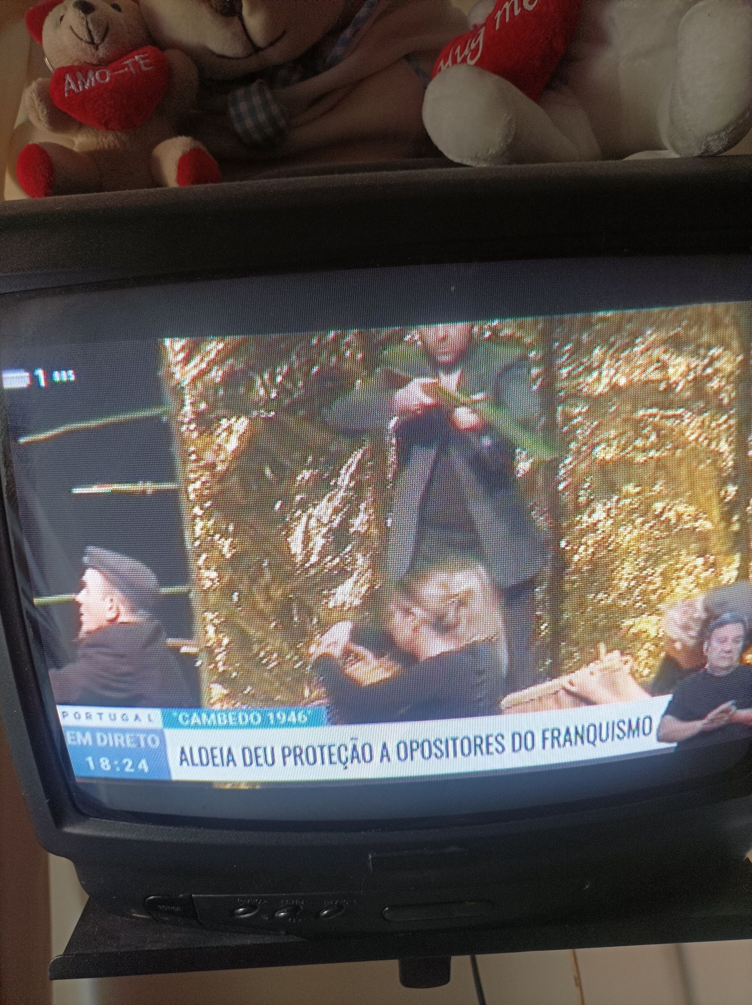 Televisão da marca BLUESKY   - 35 cm com comando universal*