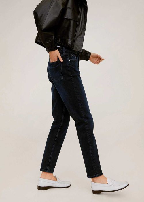 Джинсы темные слим фит укороченные Mango