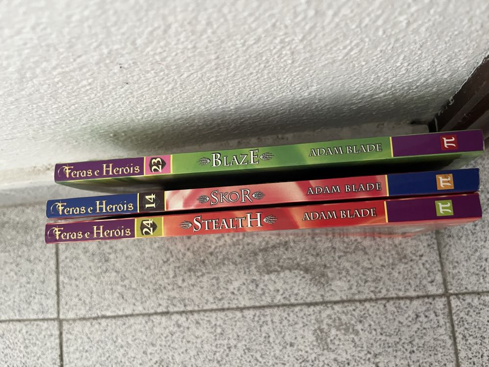 3 livros Feras e aHeróis