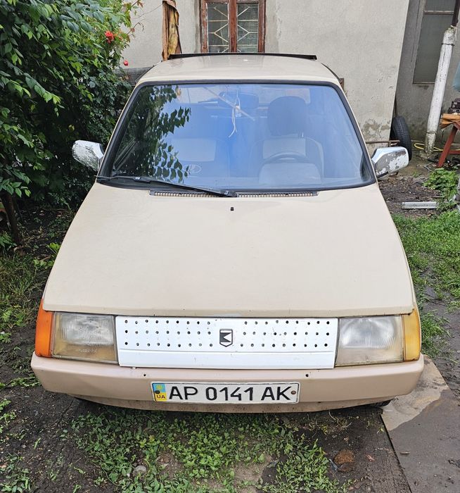 Автомобиль ЗАЗ (таврия) 1102