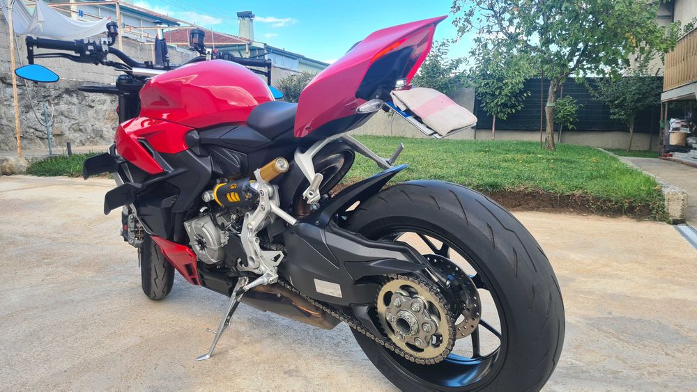 Ducati Streetfighter V2