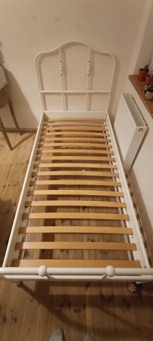 Łóżko dla Księżniczki ;) metalowe IKEA SAGSTUA 90x200 ze stelażem.