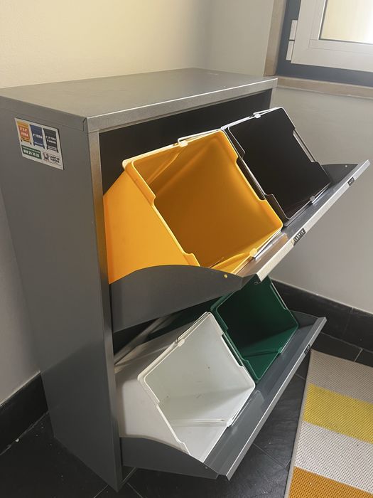 Movel para separar o reciclagem